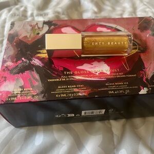 Fenty Beauty Gloss Bomb- trophy wife